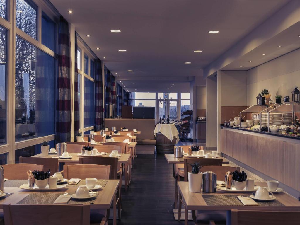 Panoramic terrace dining
