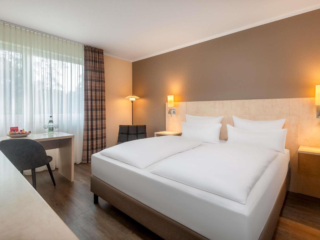 Modern guest room